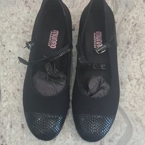 Munro American black mary jane, size 8